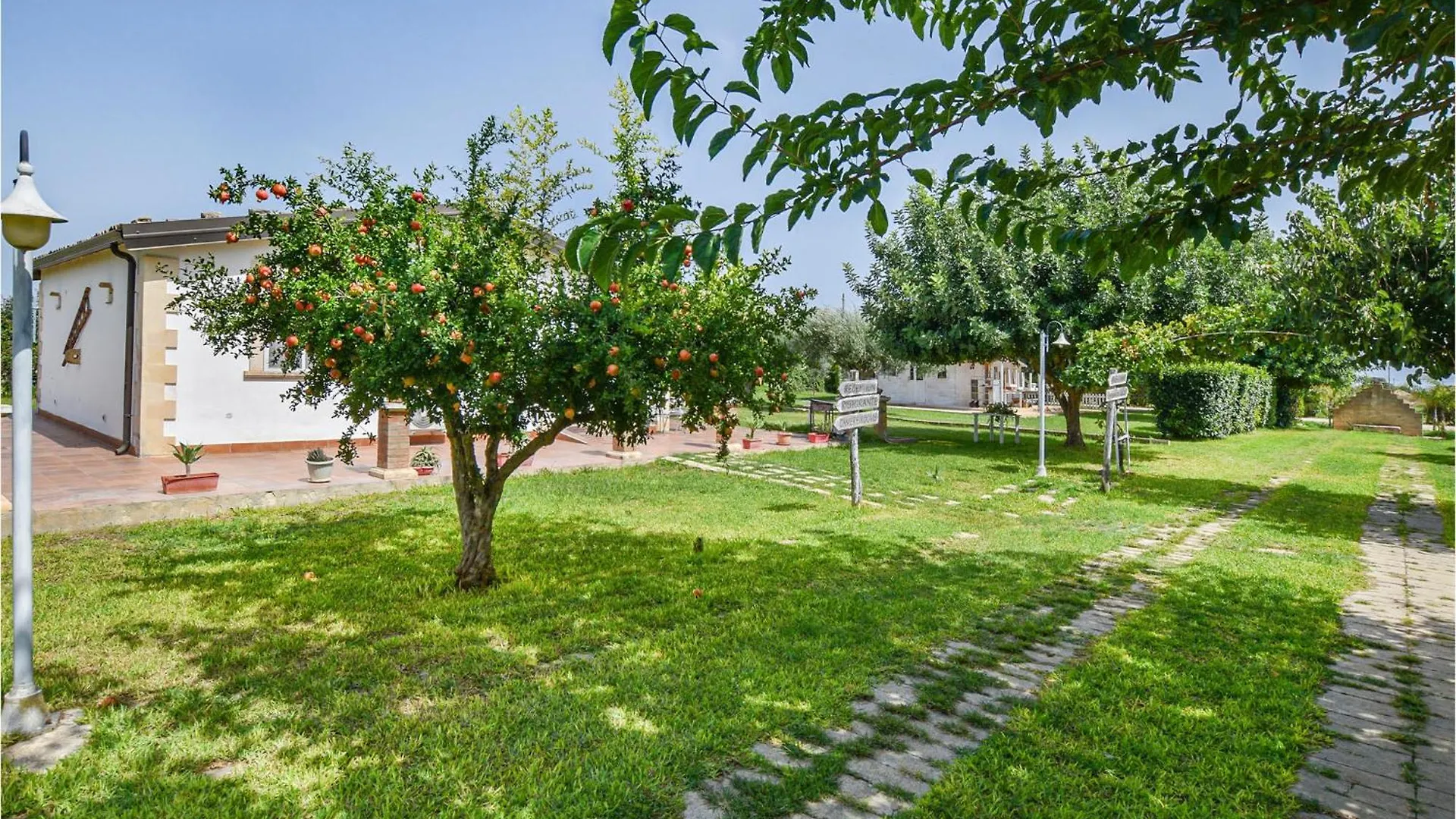 2 Bedroom Pet Friendly Home In Siracusa Syracuse Holiday home