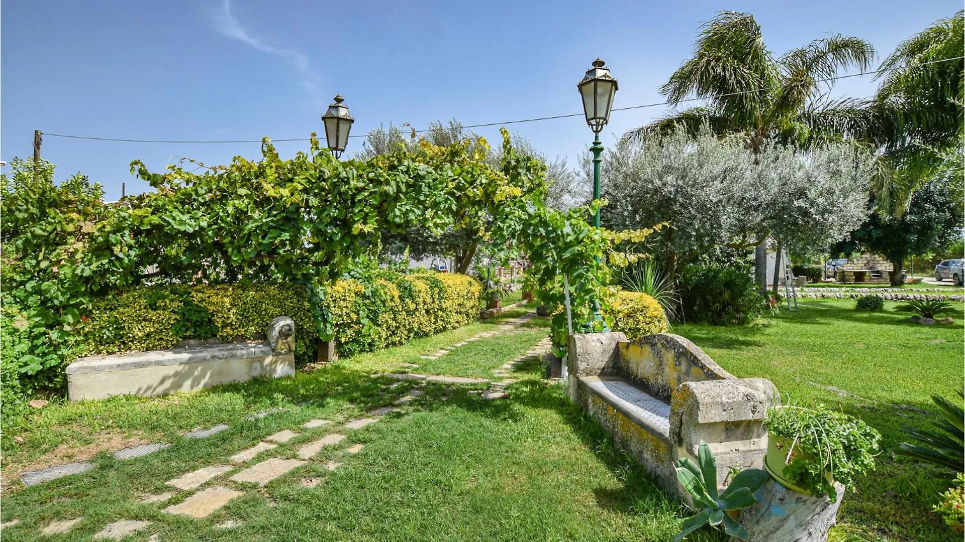 2 Bedroom Pet Friendly Home In Siracusa Syracuse
