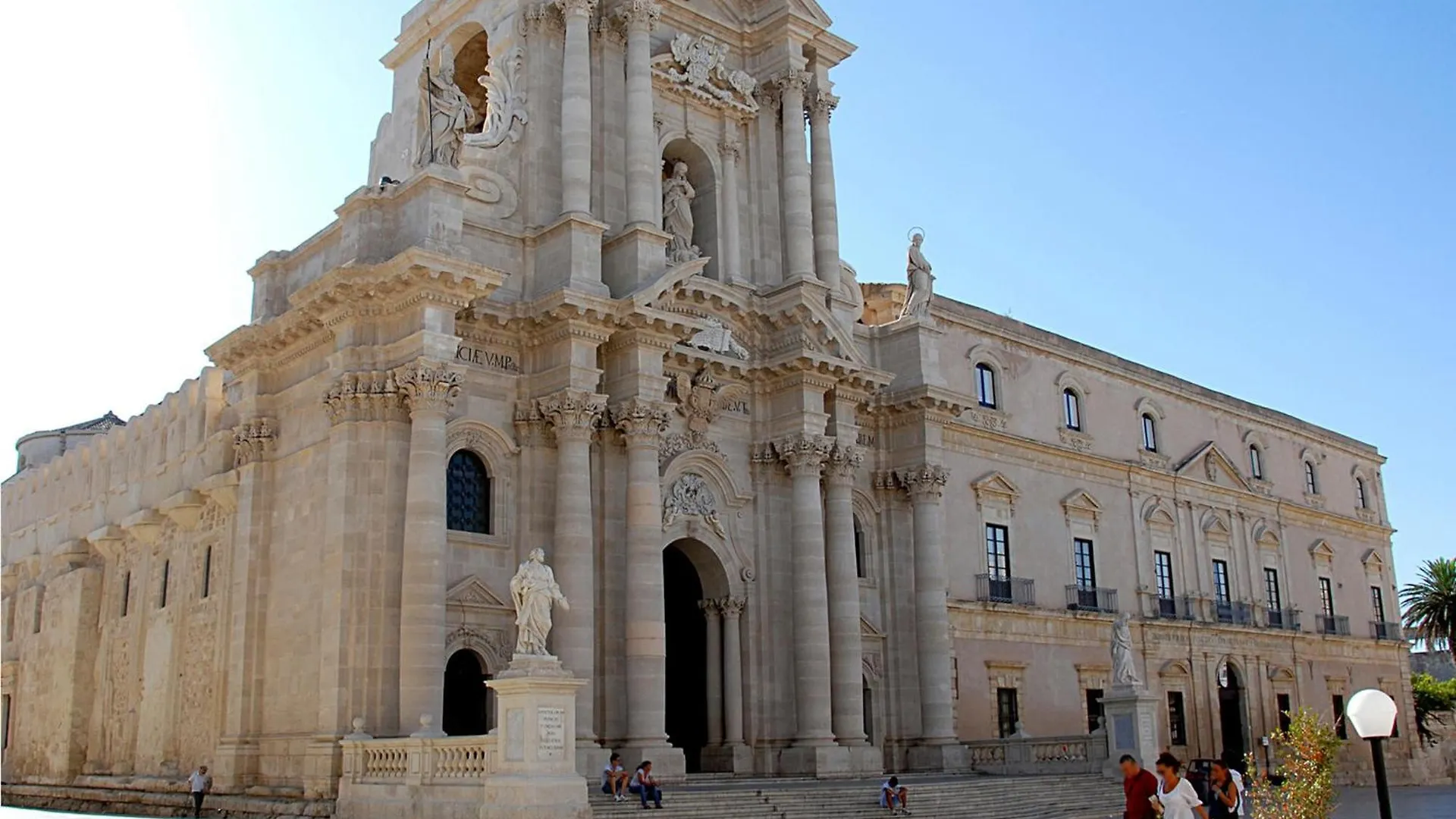 2 Bedroom Pet Friendly Home In Siracusa Syracuse Holiday home