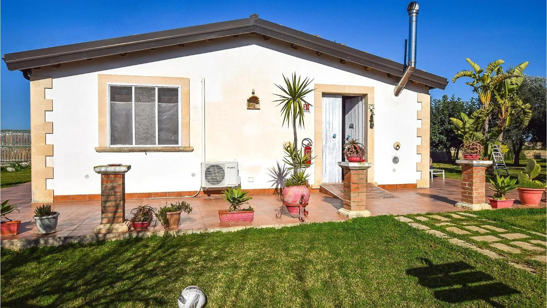 2 Bedroom Pet Friendly Home In Siracusa Syracuse