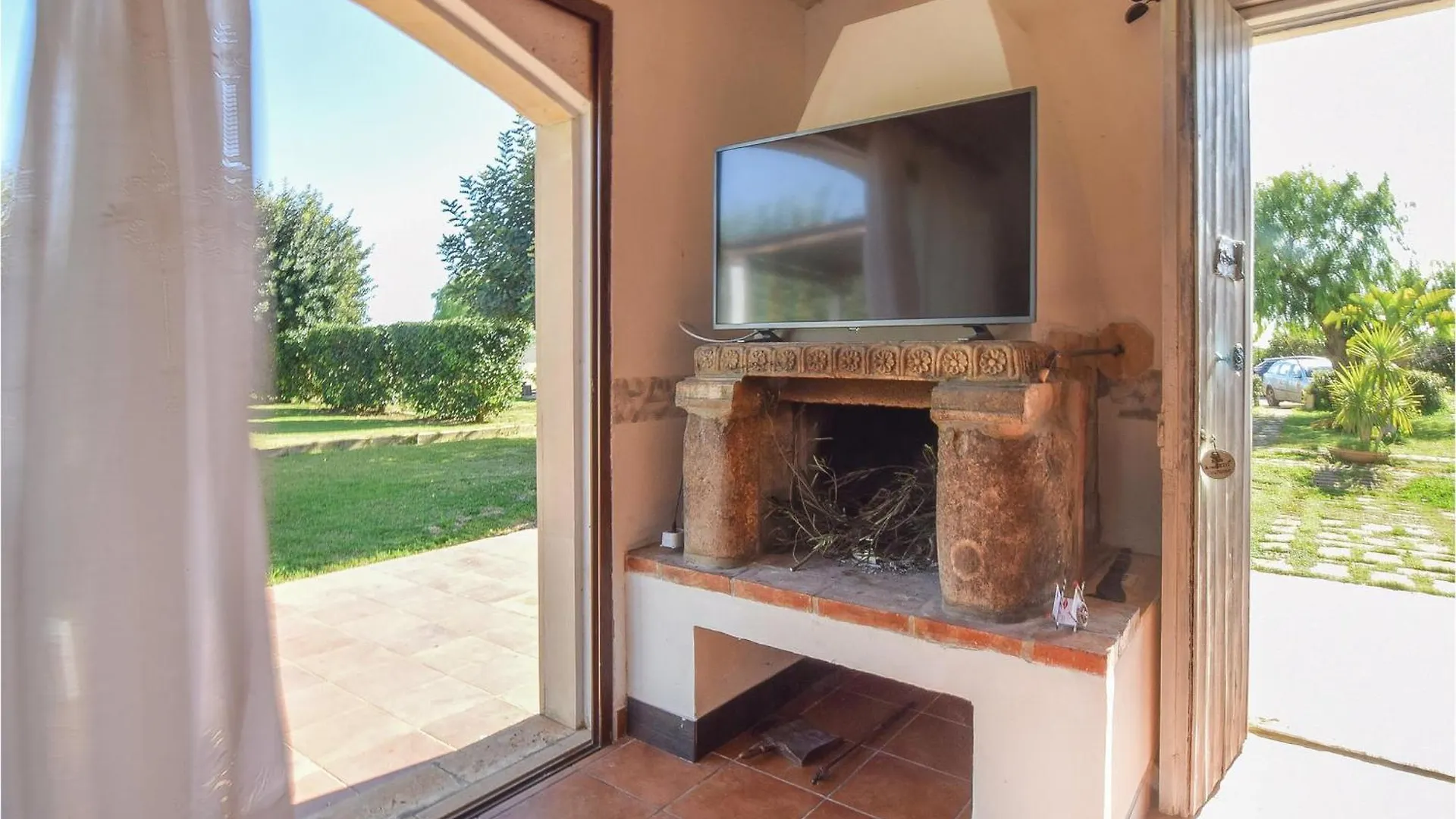 2 Bedroom Pet Friendly Home In Siracusa Syracuse 0*,