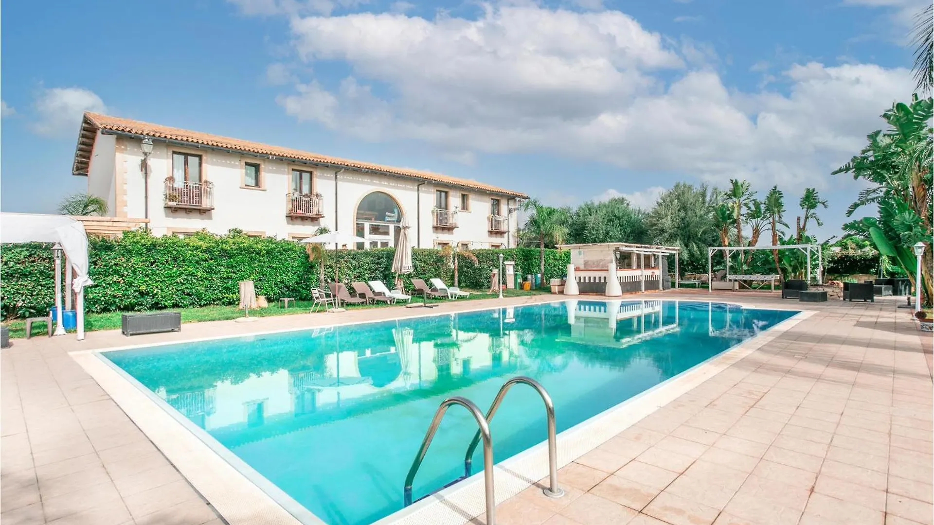 2 Bedroom Pet Friendly Home In Siracusa Syracuse