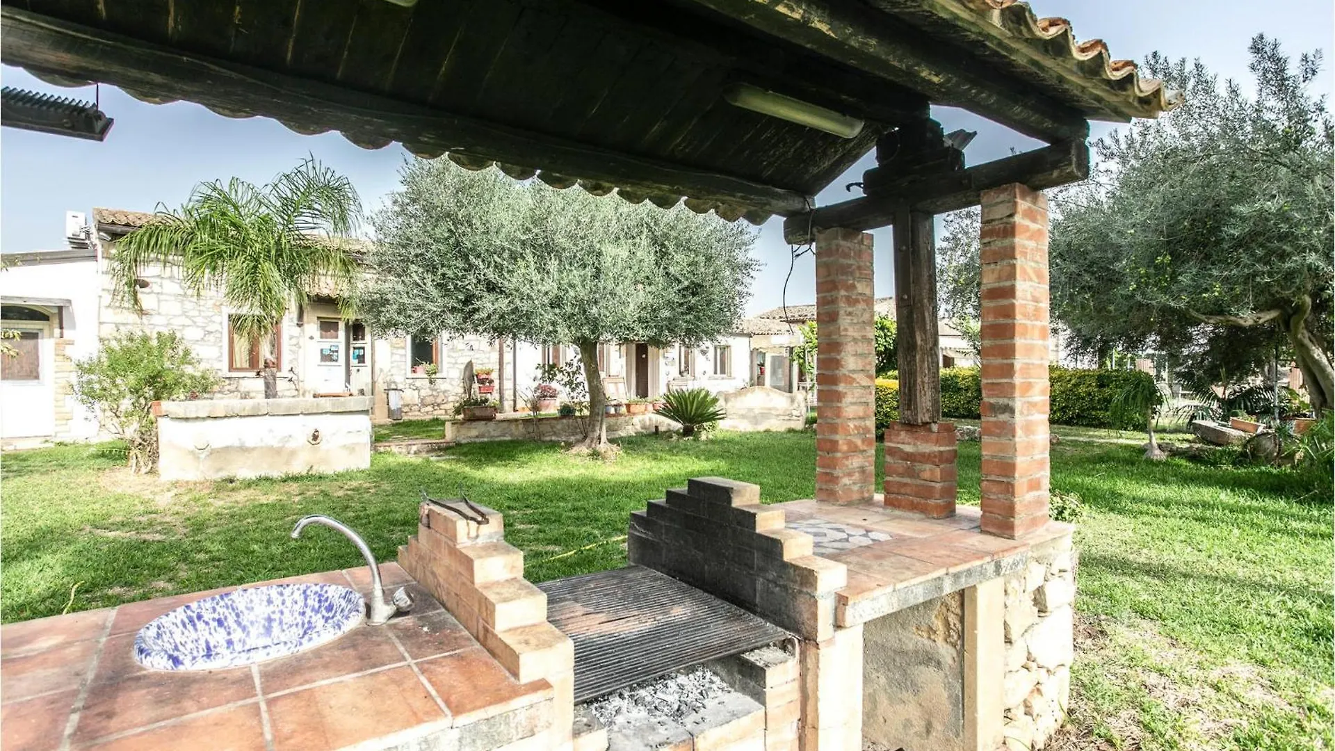 2 Bedroom Pet Friendly Home In Siracusa Syracuse 0*,  Italy