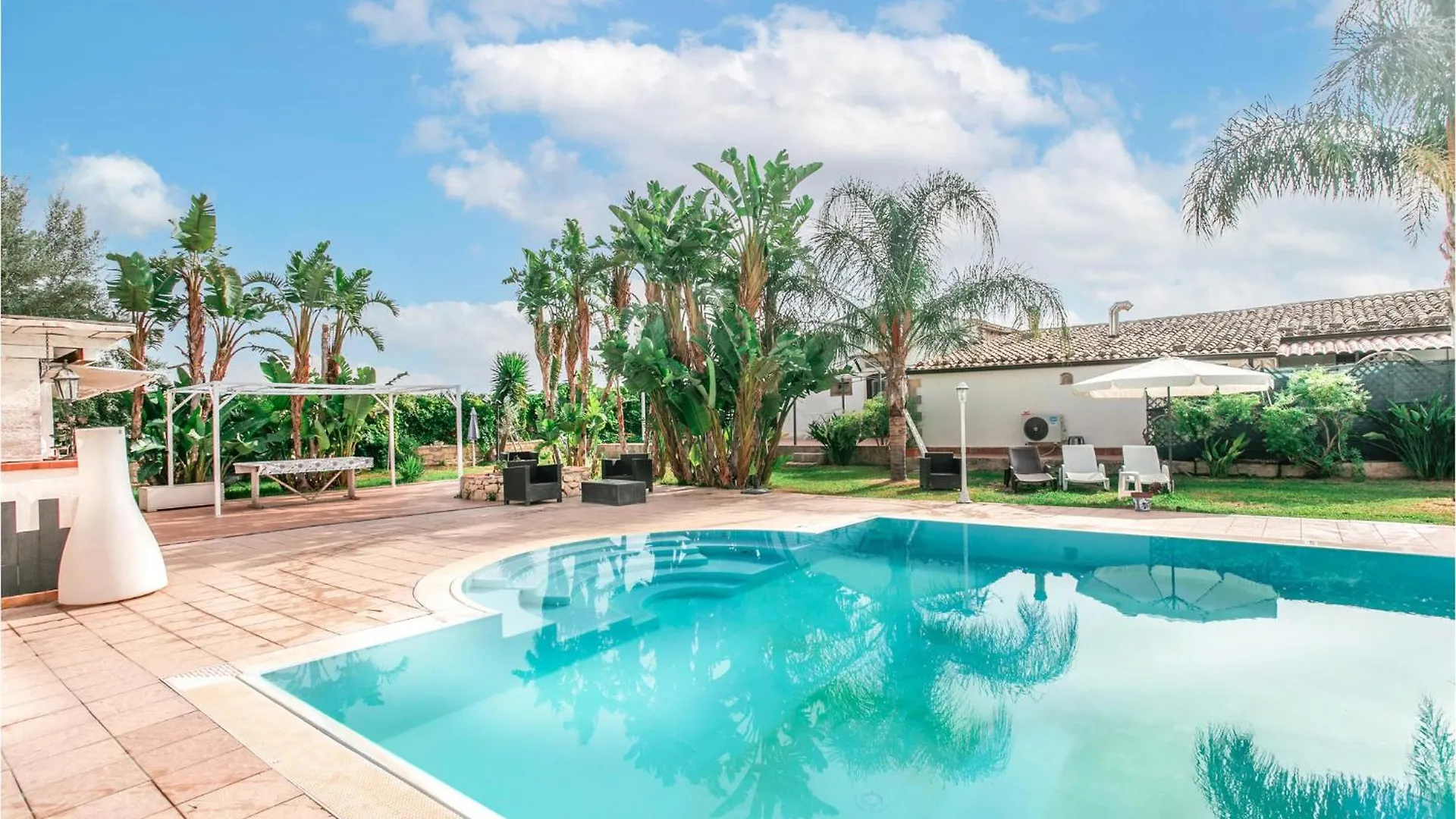 2 Bedroom Pet Friendly Home In Siracusa Syracuse 0*,  Italy